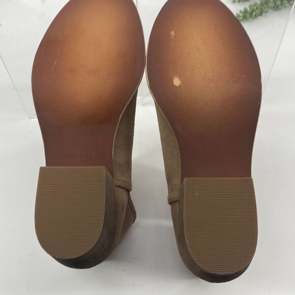 Hinge BP Barris Suede Stacked Heel Pull-On Ankle Bootie Cut-Out Taupe 7‎ - Picture 9 of 15